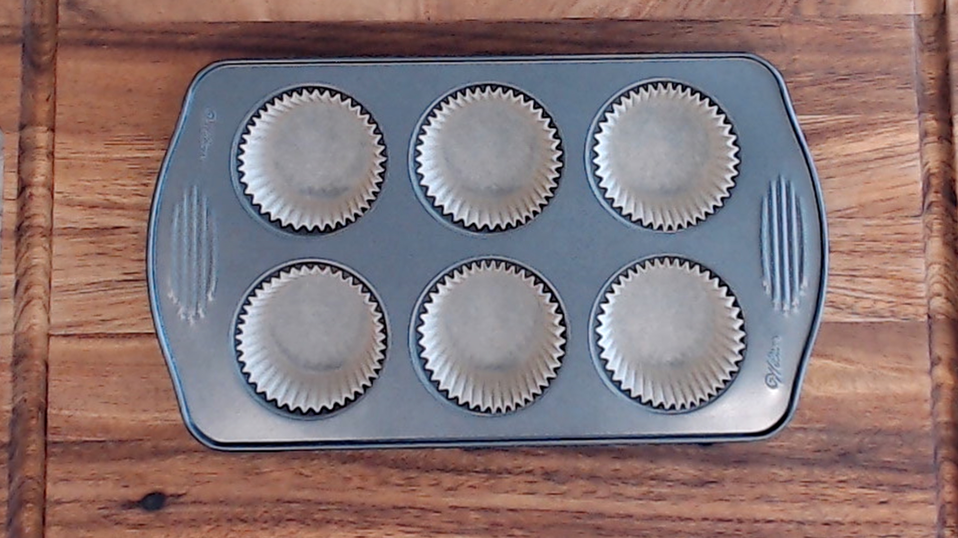 6 muffin cases in muffin pan Green Thumb Foodie